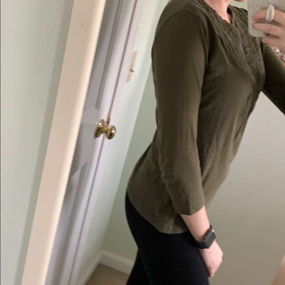 Croft & barrow  olive green top - Picture 3 of 4